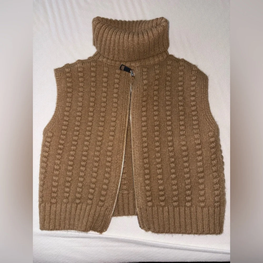 NWOT Cropped knit sweater - Picture 2 of 4